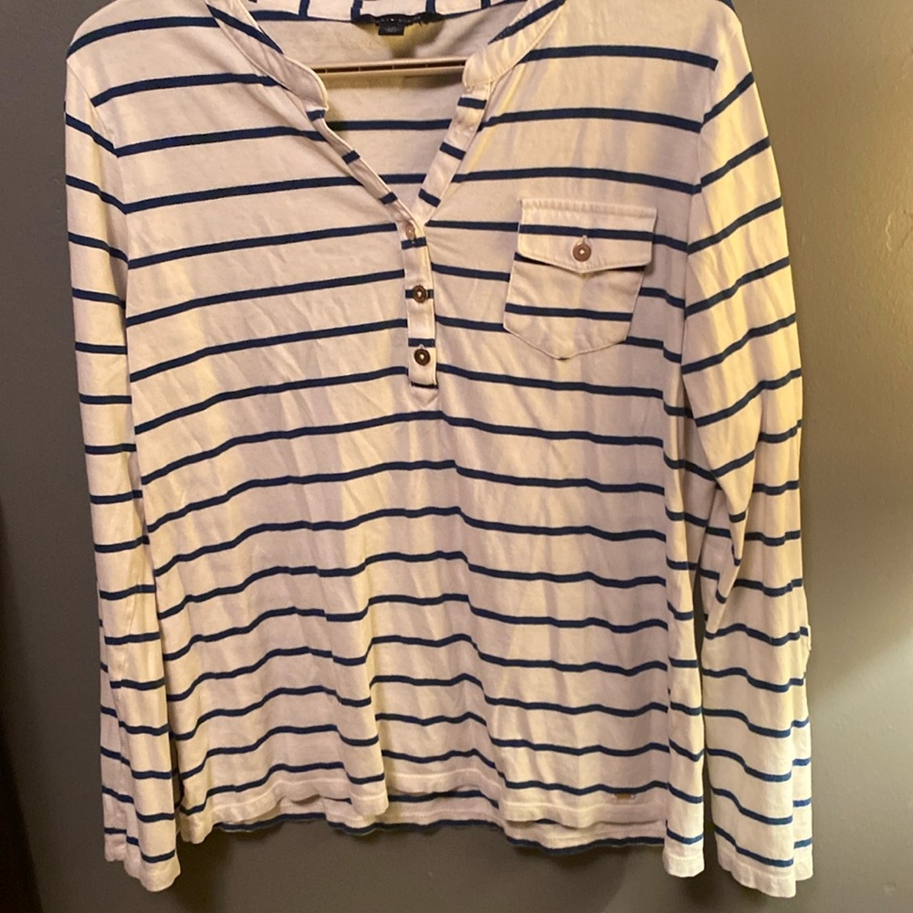 💙A shirt for casual occasions.